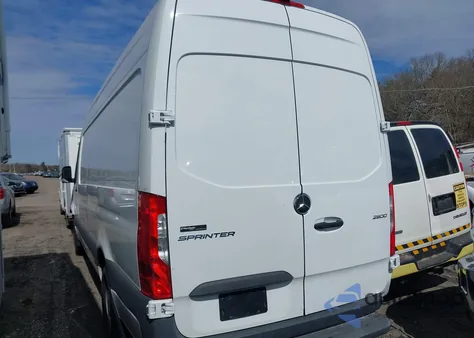 2022 Mercedes-Benz Sprinter 2500 High Roof I4 из США, поврежденный, VIN W1Y40CHY7NT096126